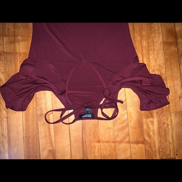 Neckline bodysuit with shoulder sleeves, Large size - Picture 2 of 3